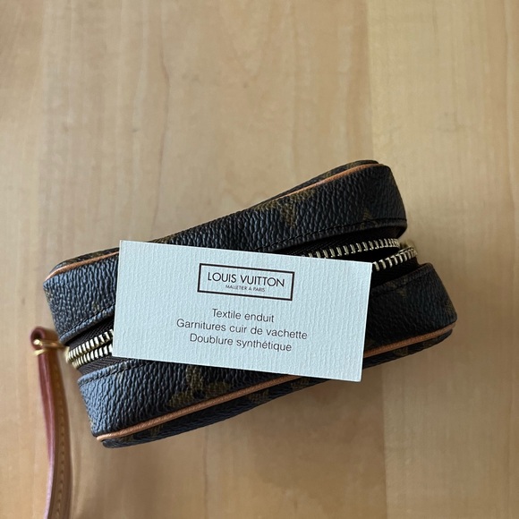 Auth Louis Vuitton Card/Coin Holder Wristlet - Picture 4 of 9